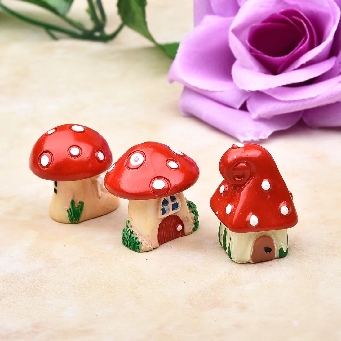 4pcs/Set Lovely Squirrel Family Model Cartoon Animal Figurine Dollhouse Cake Home Decor Kid Miniature Garden Decoration Playset