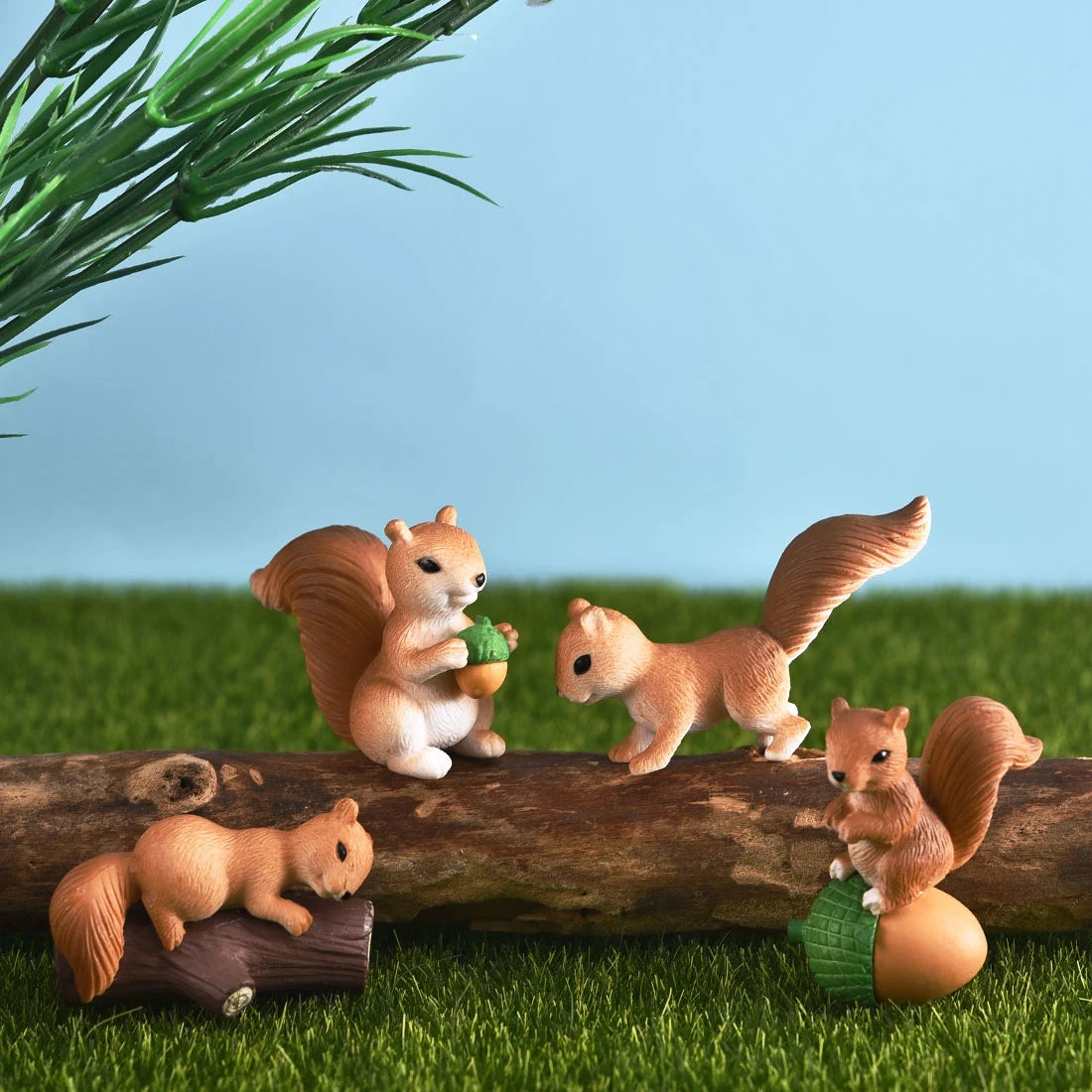 4pcs/Set Lovely Squirrel Family Model Cartoon Animal Figurine Dollhouse Cake Home Decor Kid Miniature Garden Decoration Playset