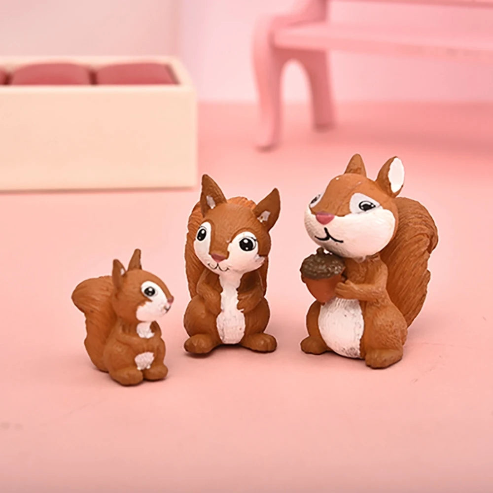 4pcs/Set Lovely Squirrel Family Model Cartoon Animal Figurine Dollhouse Cake Home Decor Kid Miniature Garden Decoration Playset