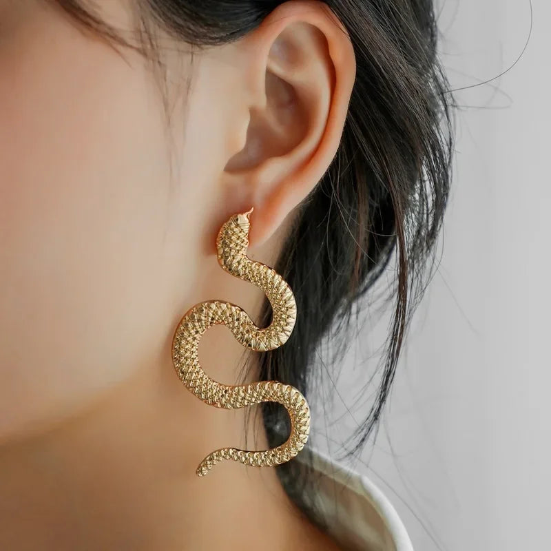 Punk Crazy Twisted Snake Earrings for Women Personality Gold Color Metal Animal Long Drop Earrings Womens Brinco Fashion Jewelry