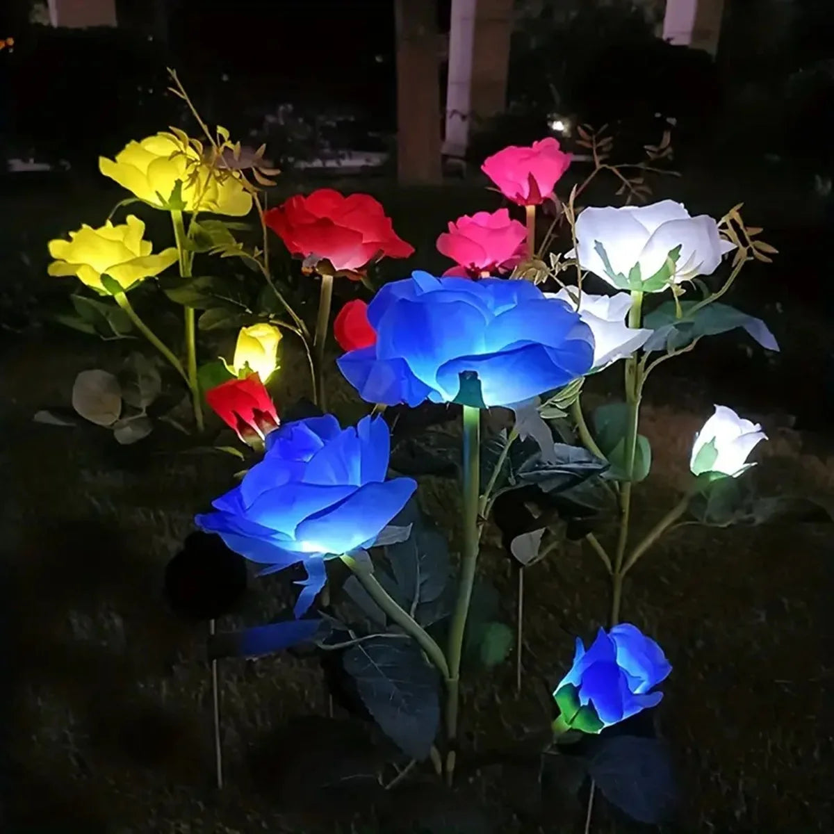 1pcs Outdoor Waterproof Solar Rose Lights with 3 Realistic Lighted Flower Heads Garden Decorative Lamp For Home Patio Decoration