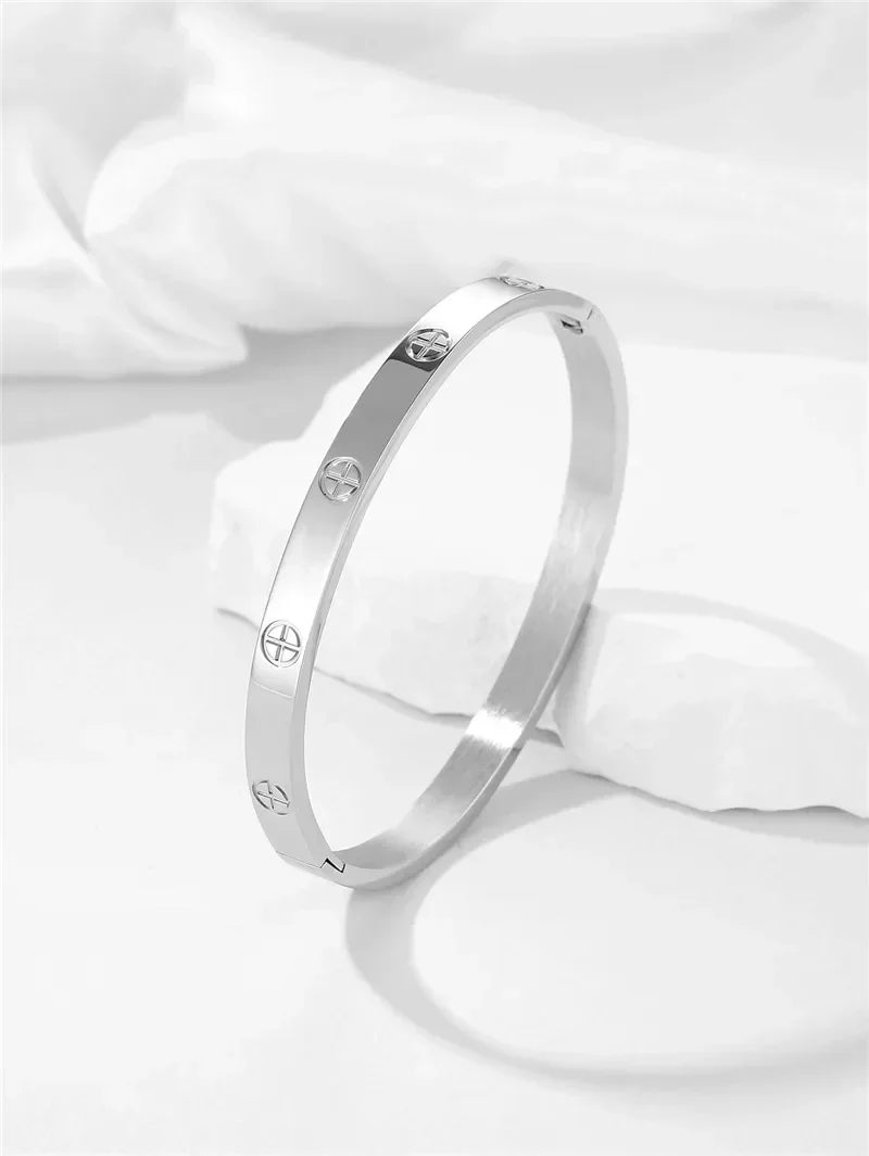 Stainless Steel Bracelet for Women Cuff Bracelets on Hand Couple Fashion Bangles Jewellery Accessories Gifts