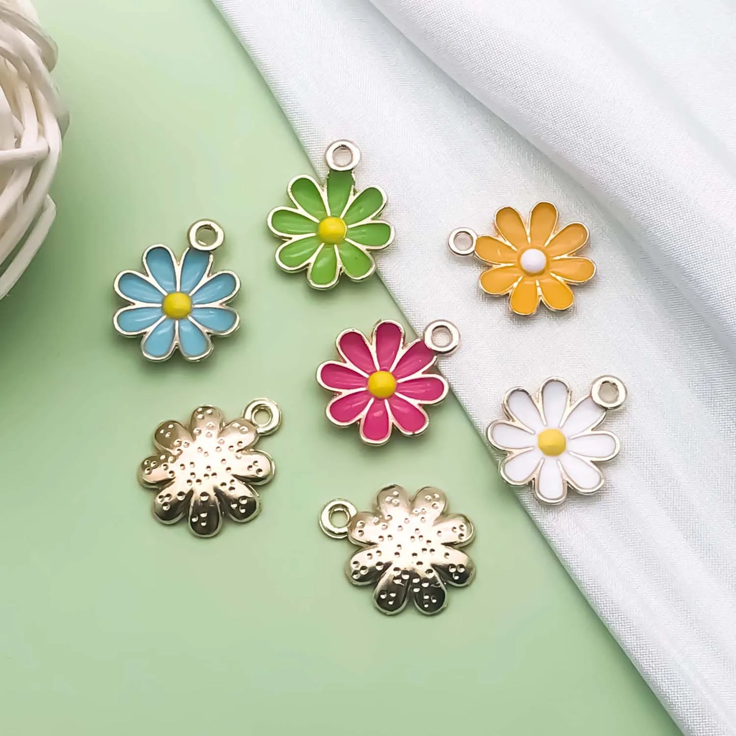 20pcs 13*16mm Enamel Flower Charms Alloy Small Daisy Design Pendants For DIY Bracelet Necklace Jewelry Making Accessories