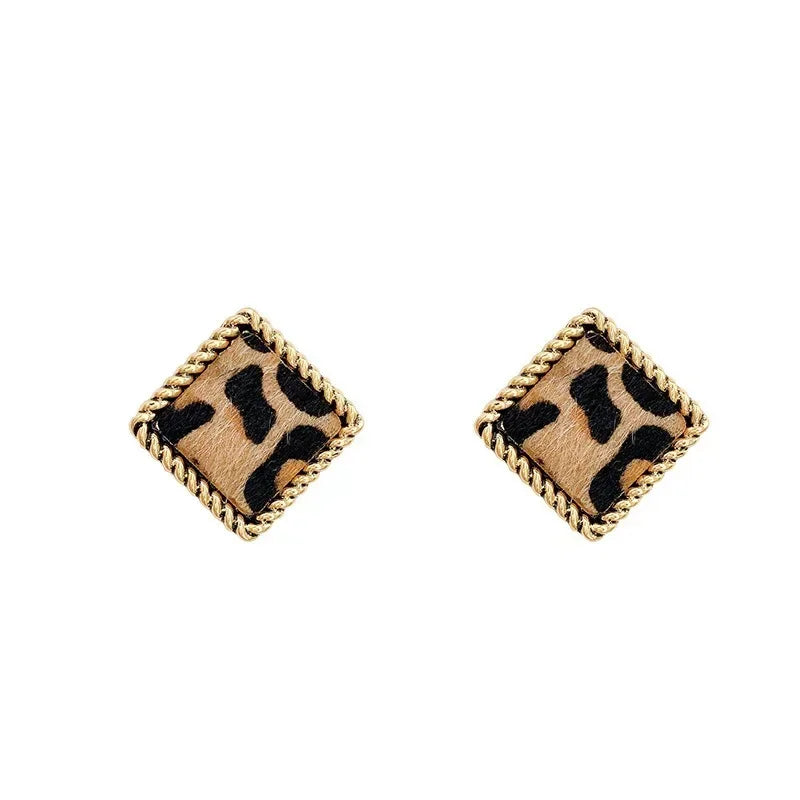 Autumn Winter Models Leopard Print Plush Earrings Female Korean Temperament Fashion Cold Wind Retro Earrings Jewelry Wholesale