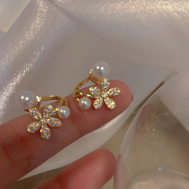 2024 New Korean Light Luxury Imitation Pearl Flower Stud Earrings For Women Fashion Crystal Elegant Jewelry Party Gifts