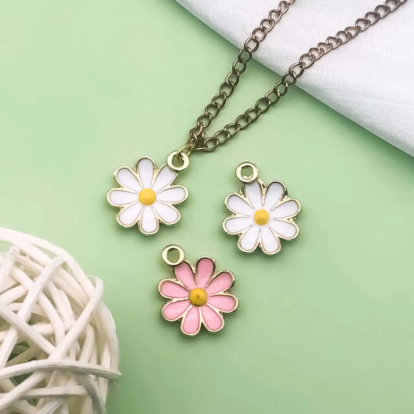 20pcs 13*16mm Enamel Flower Charms Alloy Small Daisy Design Pendants For DIY Bracelet Necklace Jewelry Making Accessories