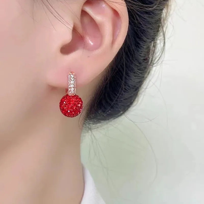 New Red Strawberry Round Bead Rhinestone Earring Shiny Design Fashion Ear Stud for Delicate Women Chrismas Ear Buckle Commuting