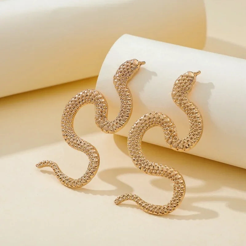 Punk Crazy Twisted Snake Earrings for Women Personality Gold Color Metal Animal Long Drop Earrings Womens Brinco Fashion Jewelry