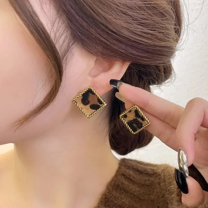 Autumn Winter Models Leopard Print Plush Earrings Female Korean Temperament Fashion Cold Wind Retro Earrings Jewelry Wholesale