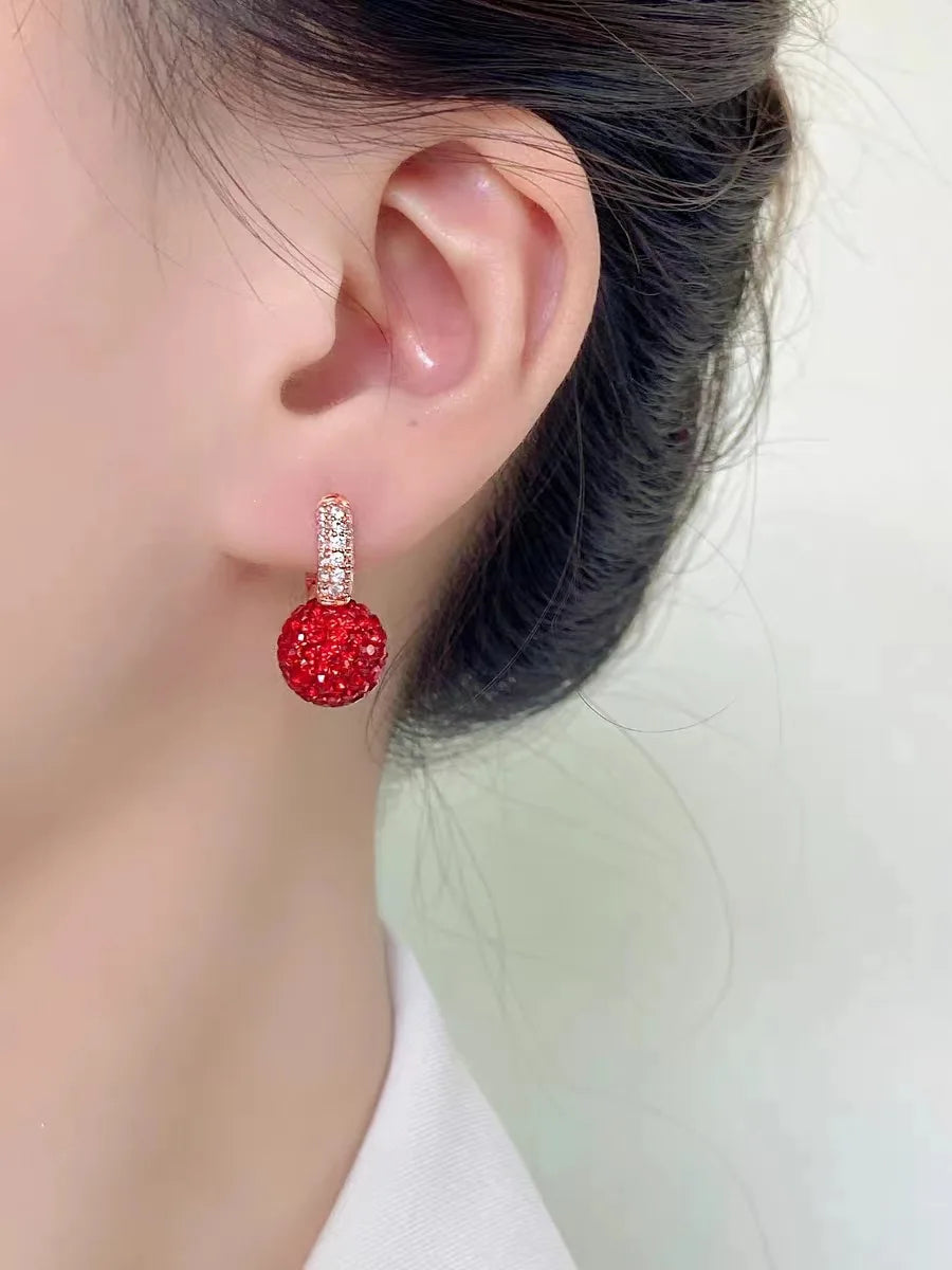 New Red Strawberry Round Bead Rhinestone Earring Shiny Design Fashion Ear Stud for Delicate Women Chrismas Ear Buckle Commuting