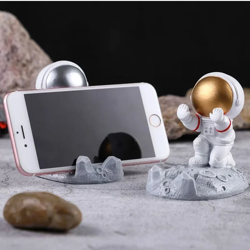 Office Desk Decoration Nordic Style Astronauts Mobile Phone Stand Holder Ornaments Resin Spaceman Bracket Toys Gift