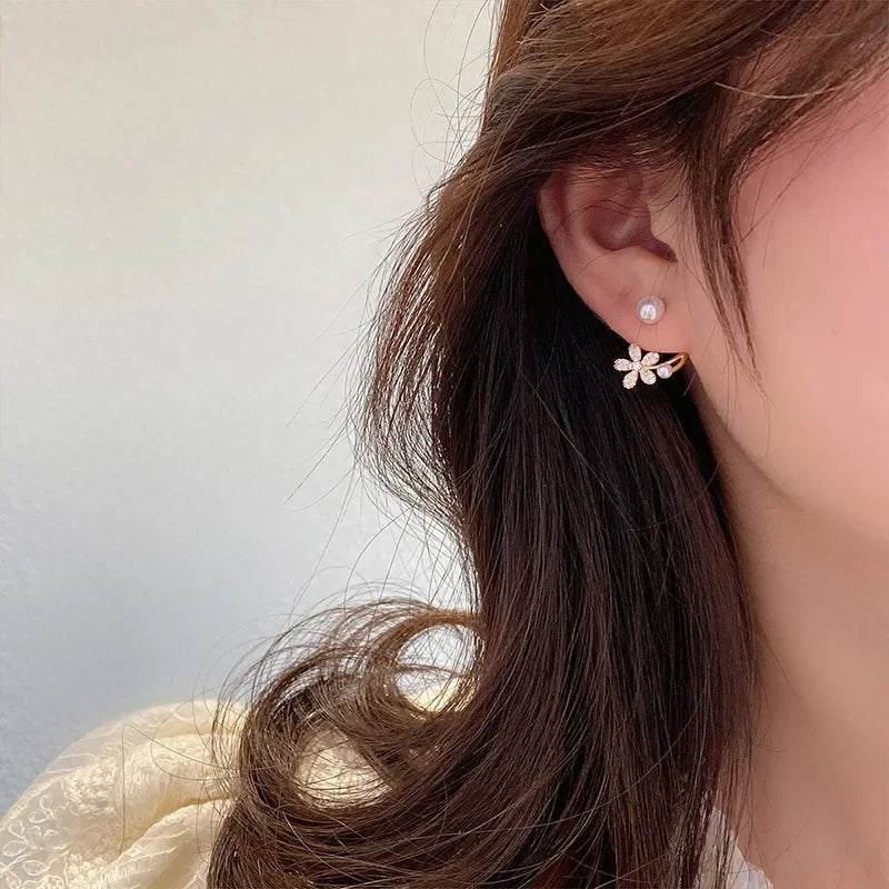 2024 New Korean Light Luxury Imitation Pearl Flower Stud Earrings For Women Fashion Crystal Elegant Jewelry Party Gifts