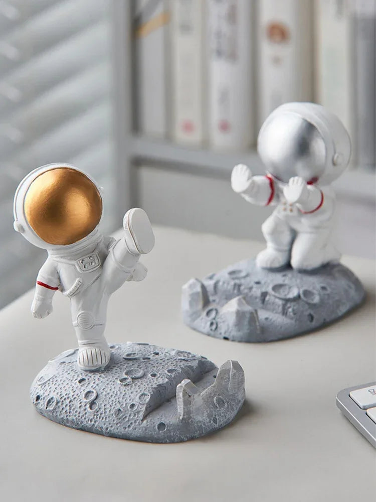 Office Desk Decoration Nordic Style Astronauts Mobile Phone Stand Holder Ornaments Resin Spaceman Bracket Toys Gift