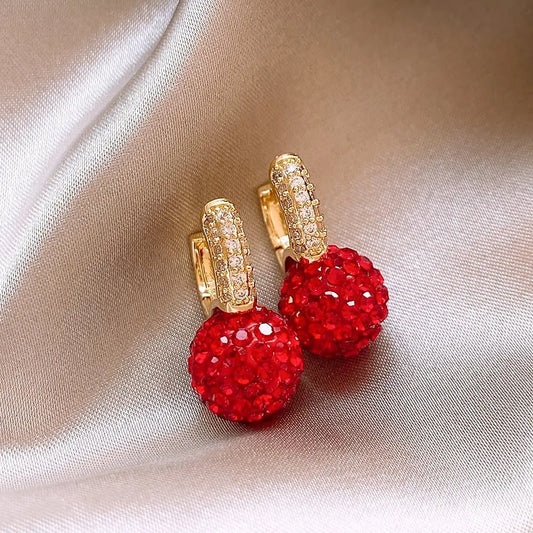 New Red Strawberry Round Bead Rhinestone Earring Shiny Design Fashion Ear Stud for Delicate Women Chrismas Ear Buckle Commuting